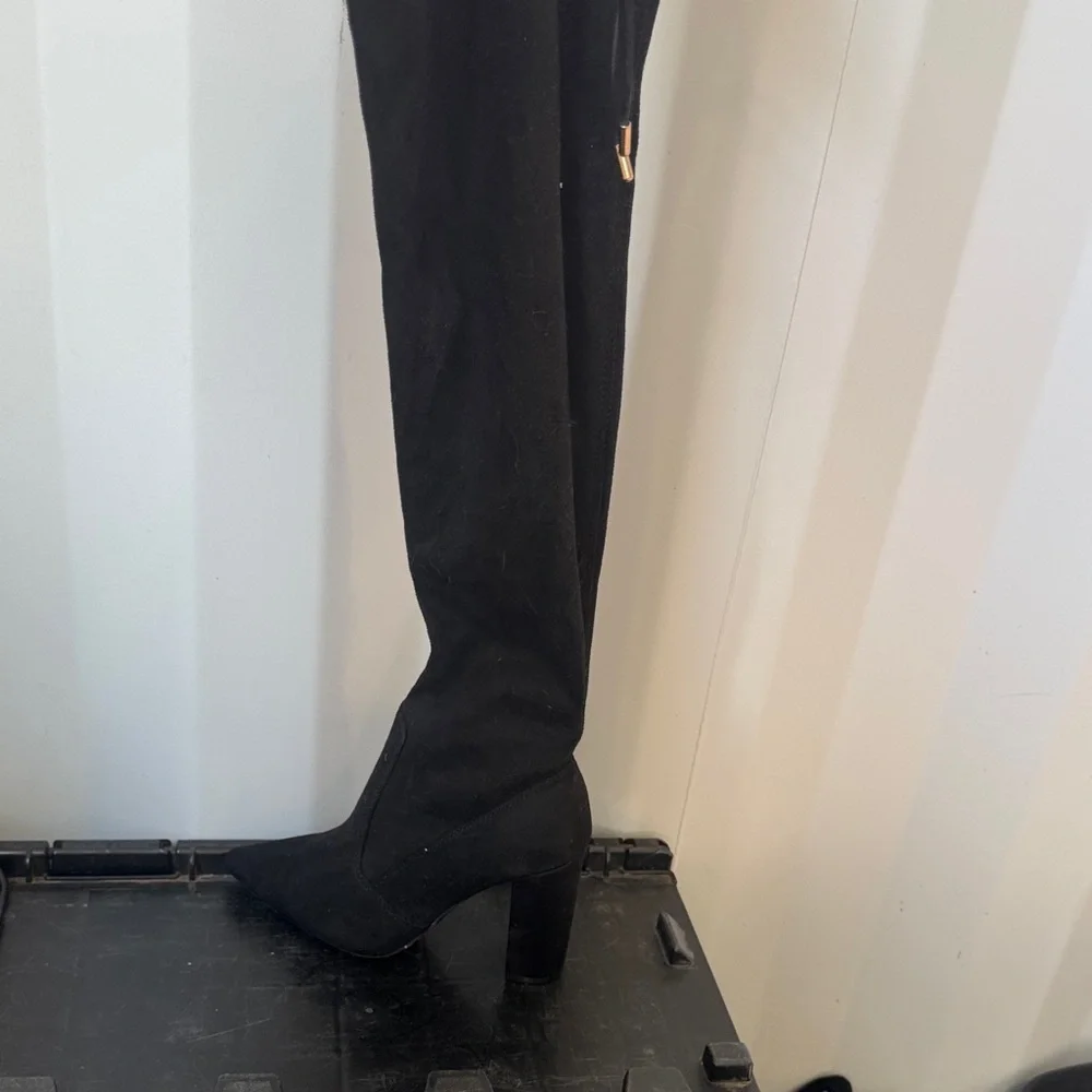Black Women's Knee-High Boots